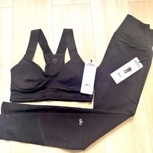 med Alo Airbrush Rev it up Bra/High Waist Airbrush Leggings Size Small. NWT